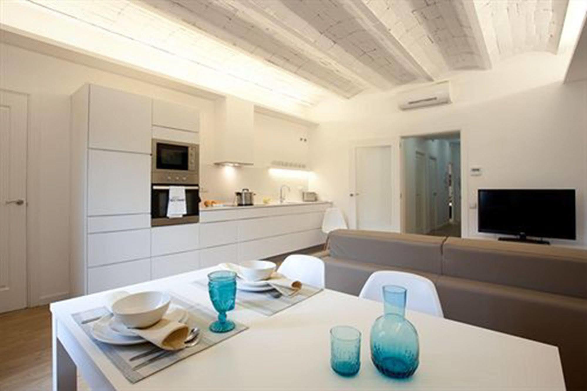Rent Top Apartments Near Plaza De Catalunya Barcelona Exteriör bild