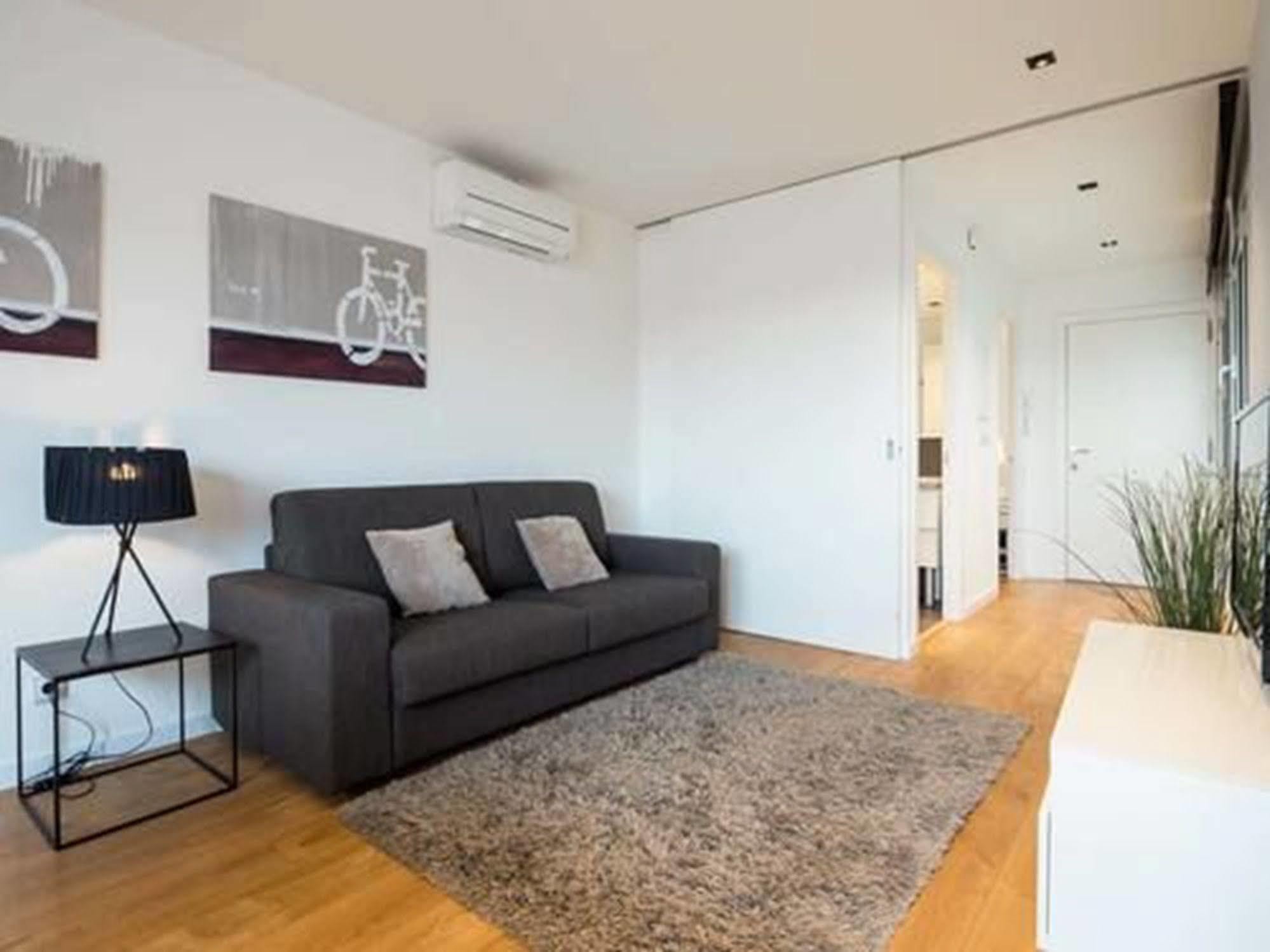 Rent Top Apartments Near Plaza De Catalunya Barcelona Exteriör bild