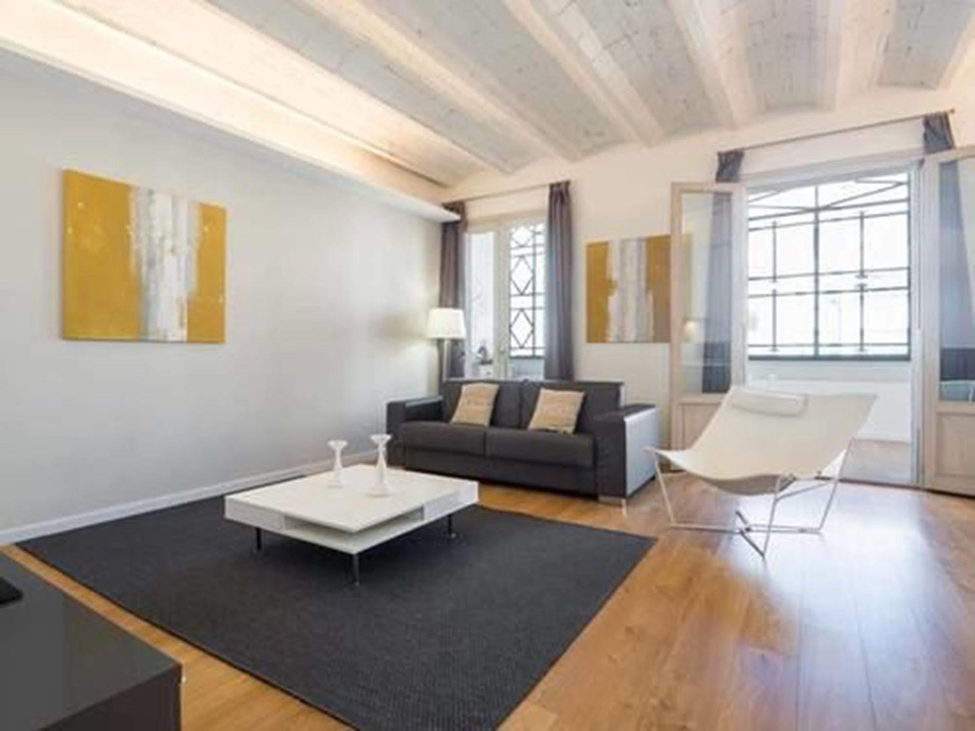 Rent Top Apartments Near Plaza De Catalunya Barcelona Exteriör bild