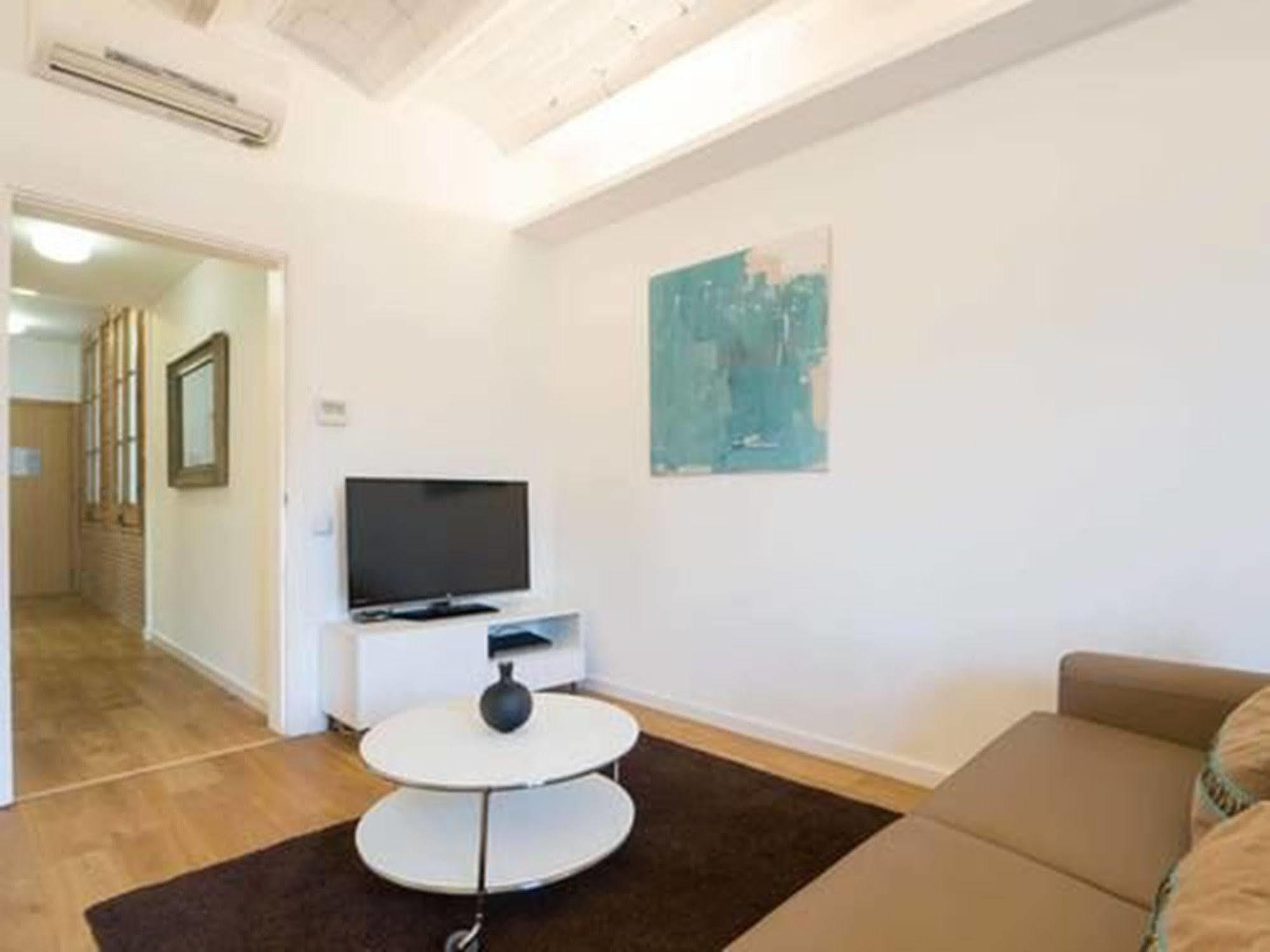 Rent Top Apartments Near Plaza De Catalunya Barcelona Exteriör bild