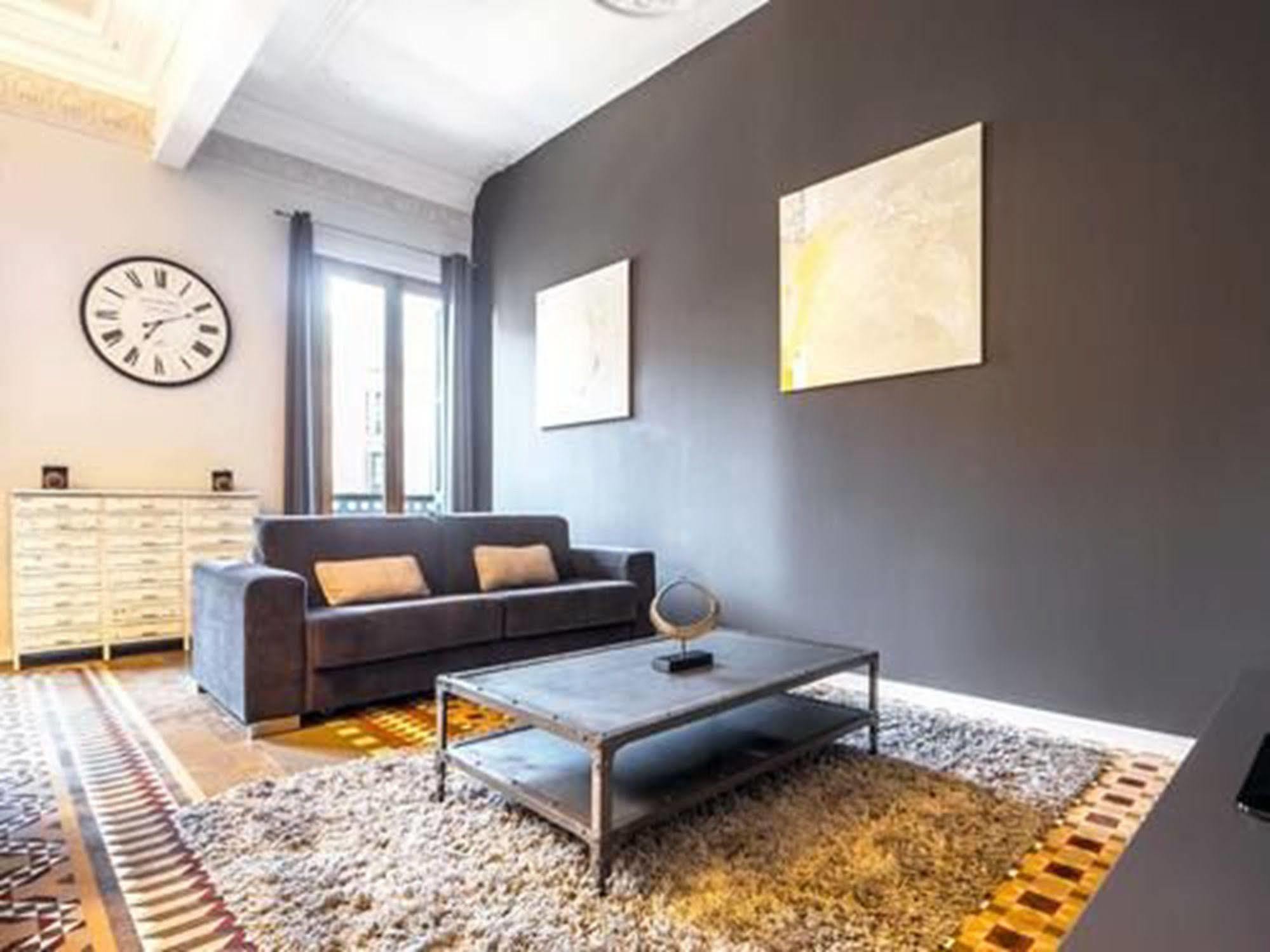 Rent Top Apartments Near Plaza De Catalunya Barcelona Exteriör bild