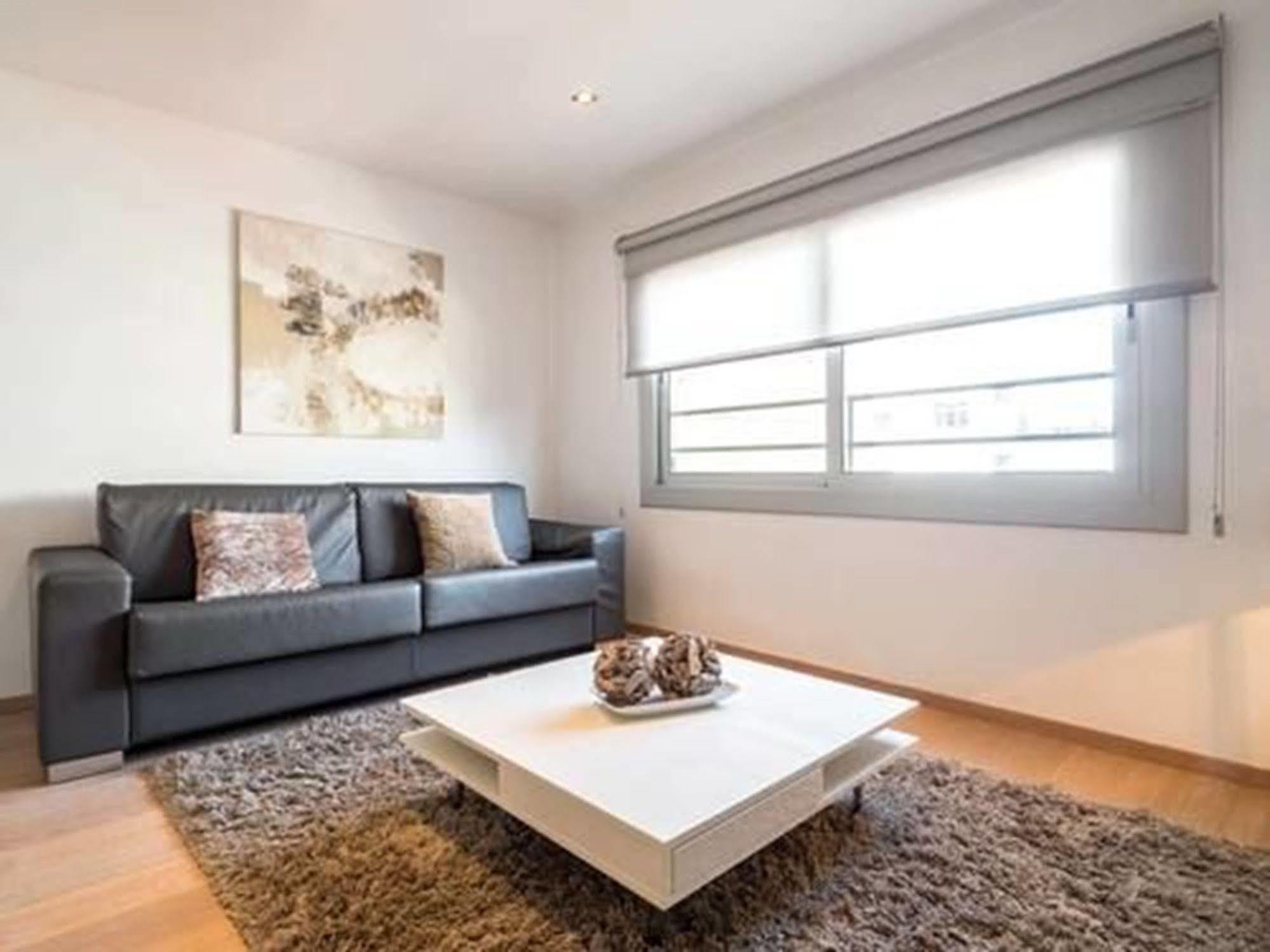 Rent Top Apartments Near Plaza De Catalunya Barcelona Exteriör bild