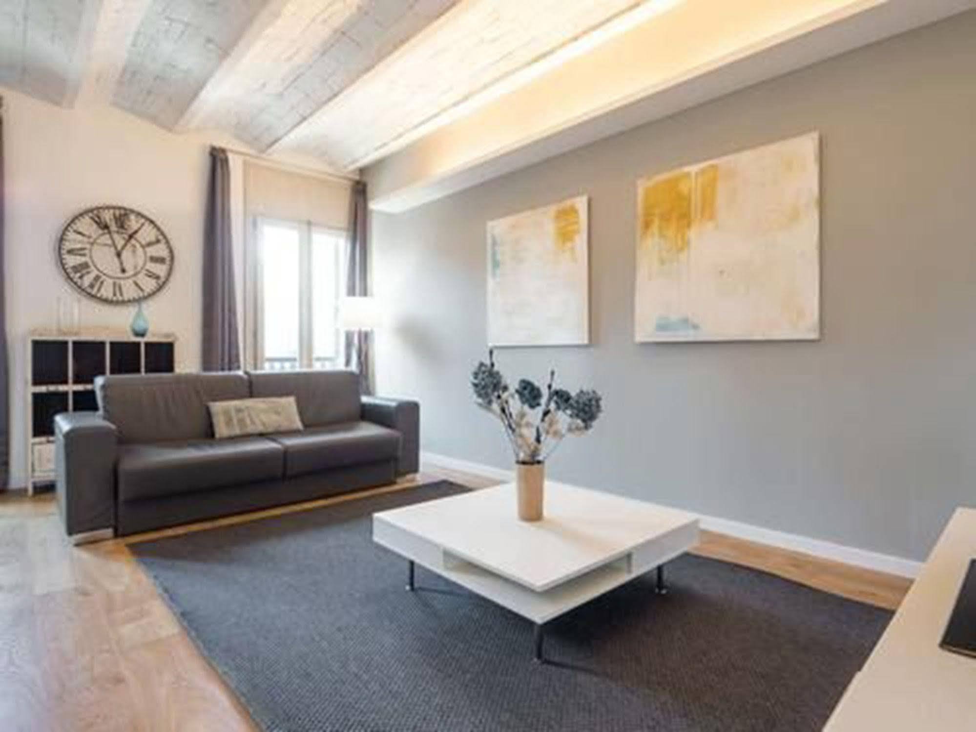 Rent Top Apartments Near Plaza De Catalunya Barcelona Exteriör bild