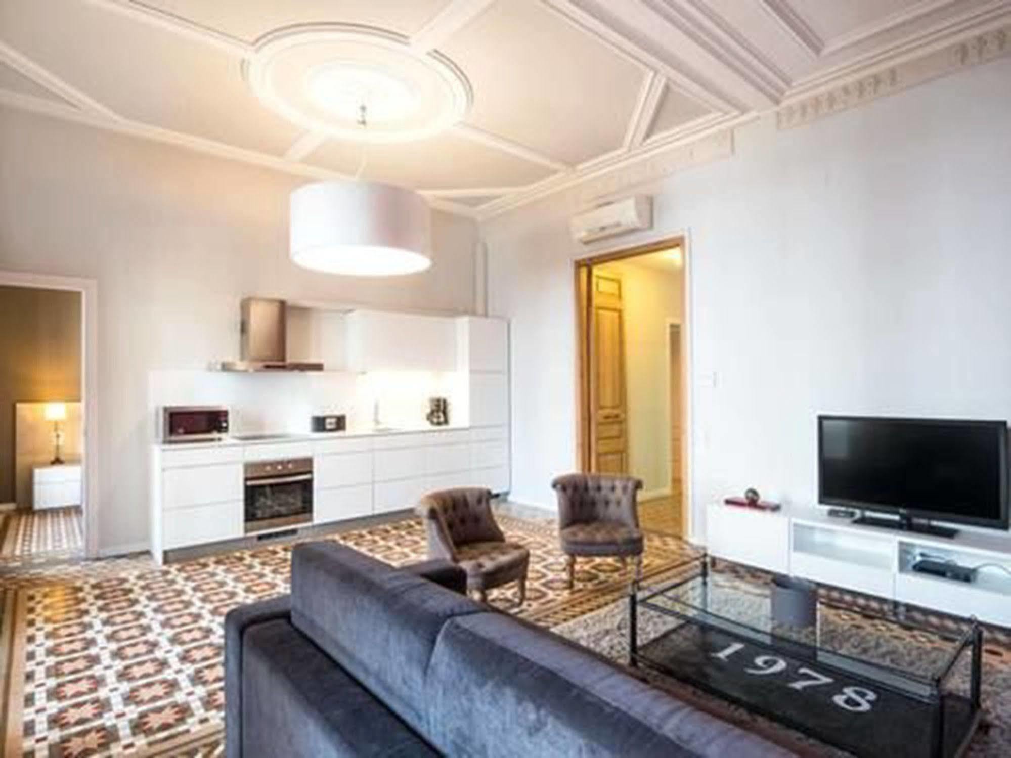Rent Top Apartments Near Plaza De Catalunya Barcelona Exteriör bild